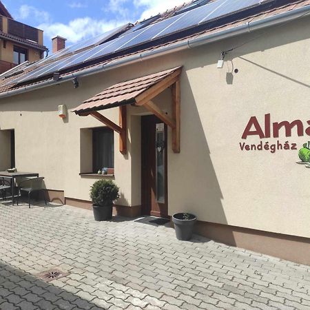 Alma Vendégház Hotel Veszprém Kültér fotó