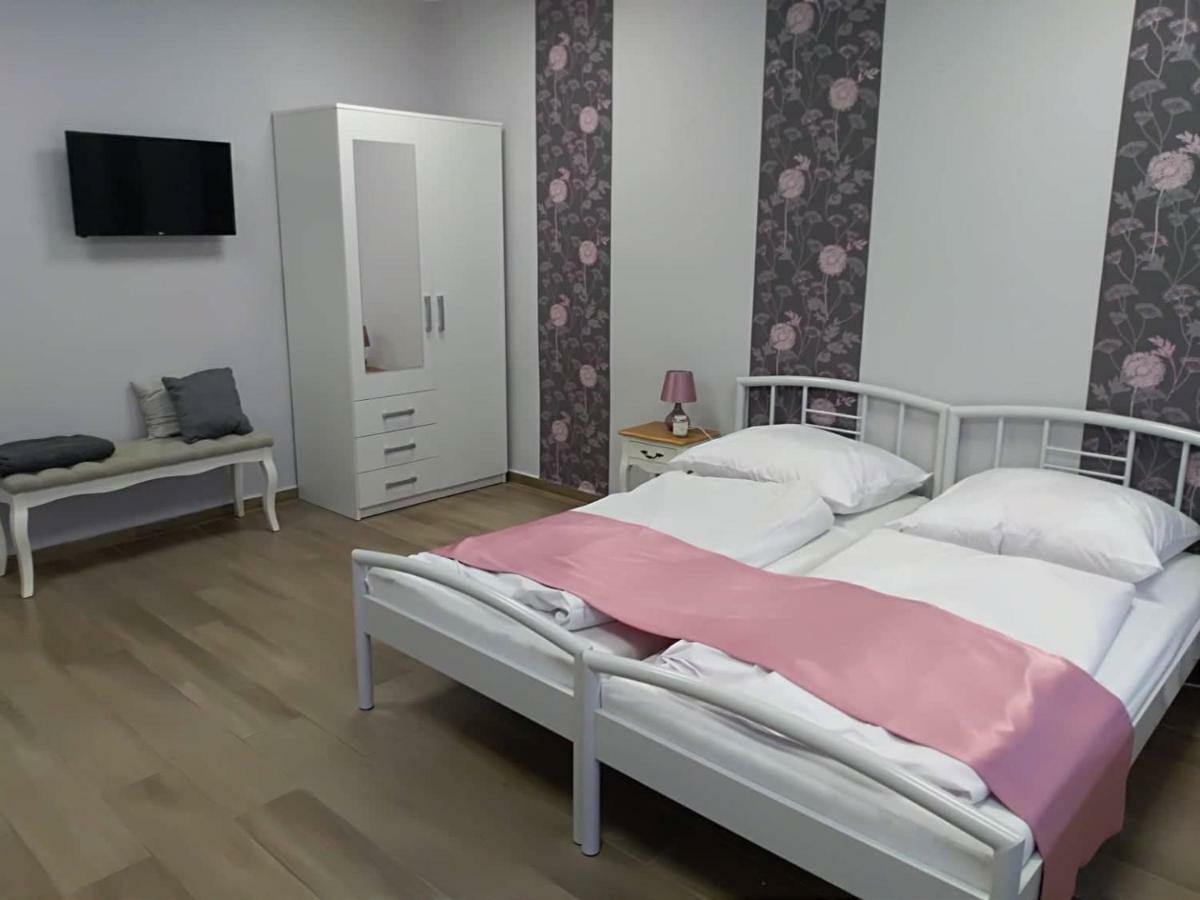 Alma Vendégház Hotel Veszprém Kültér fotó