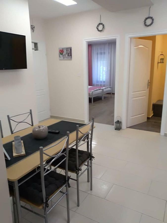 Alma Vendégház Hotel Veszprém Kültér fotó