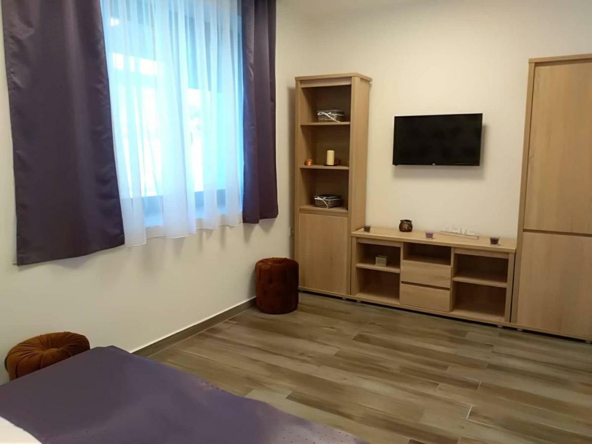 Alma Vendégház Hotel Veszprém Kültér fotó